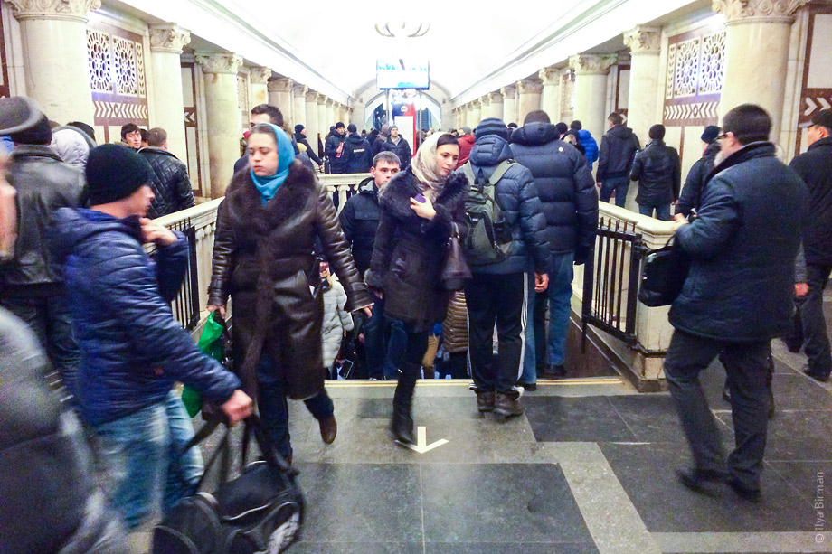 Напольная навигация в московском метро. Павелецкая, февраль 2015
